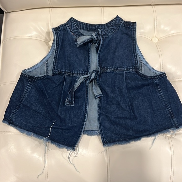 Anthropologie Tops - Anthropologie Pilcro cropped denim top